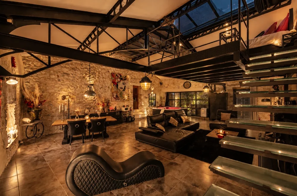 Suite romantique de luxe, love room haut de gamme dans le Gard Occitanie Demeure de la Baronne