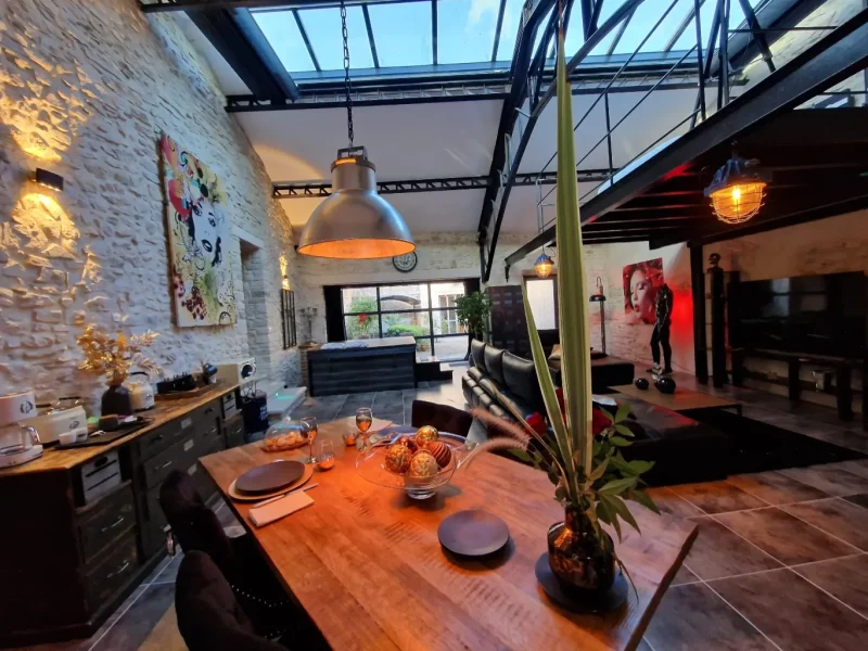 La suite du Marquis vue d'un angle de la Table d'Hôtes