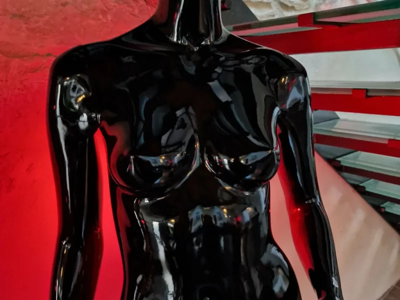 Statue d'un buste noir de femme