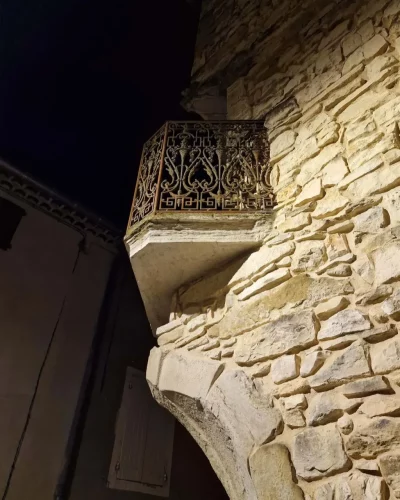 Un balcon en pierre